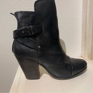 Rag & Bone Women’s Leather Kinsey Black Ankle Boot size 9 gently used 4” heel